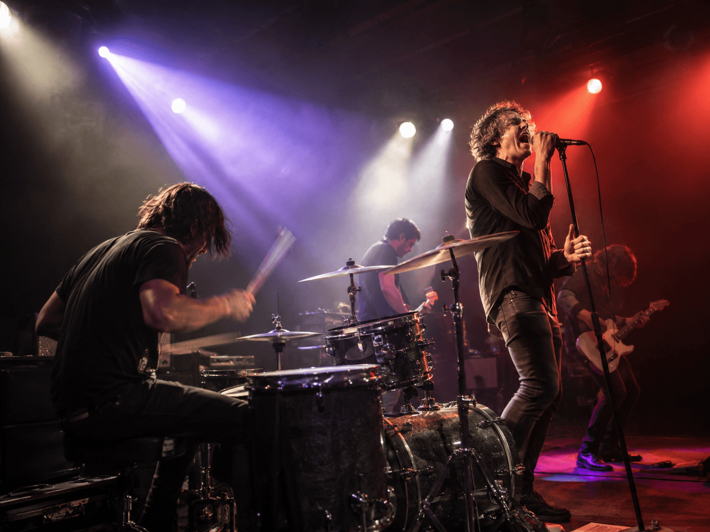 Liveband auf der Bühne in Aktion